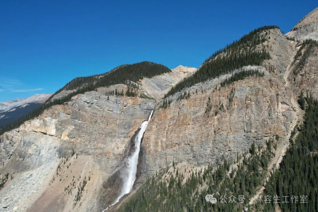 阅读山的故事，写下水的诗句——去年秋天，林容生写生加拿大班夫国家公园