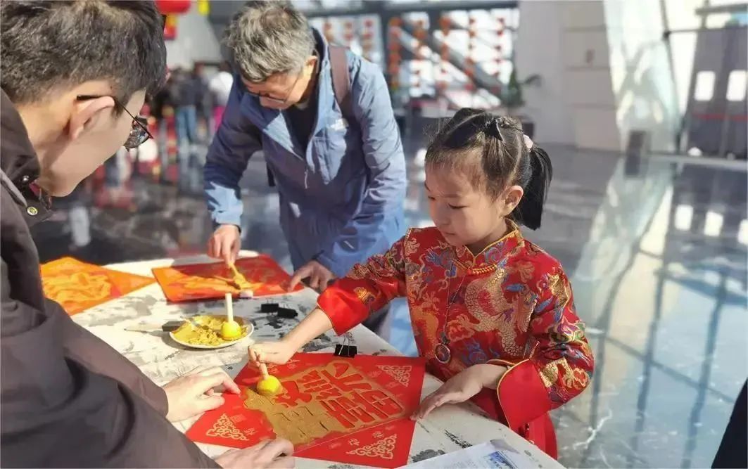 冬游济南 欢乐贺年 | 济南市美术馆（济南画院）举办“彩绘祥龙”闹新春活动