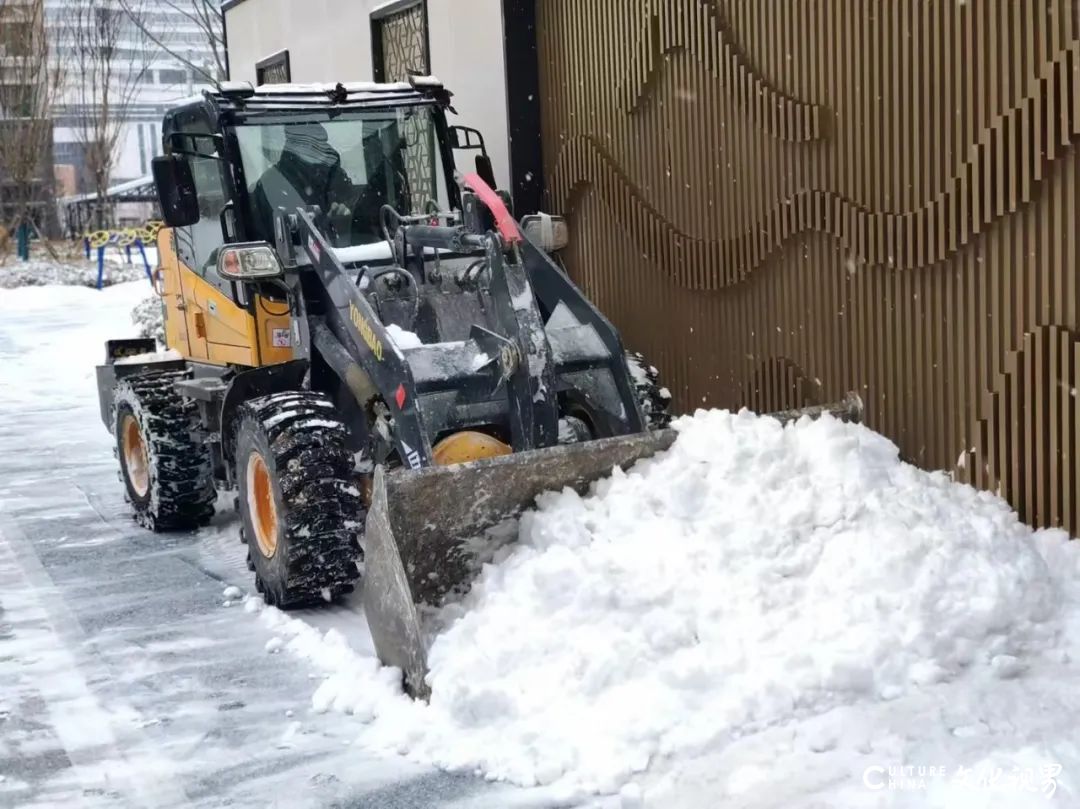 大雪中的守护 | 银丰物业除雪“卷”起来！