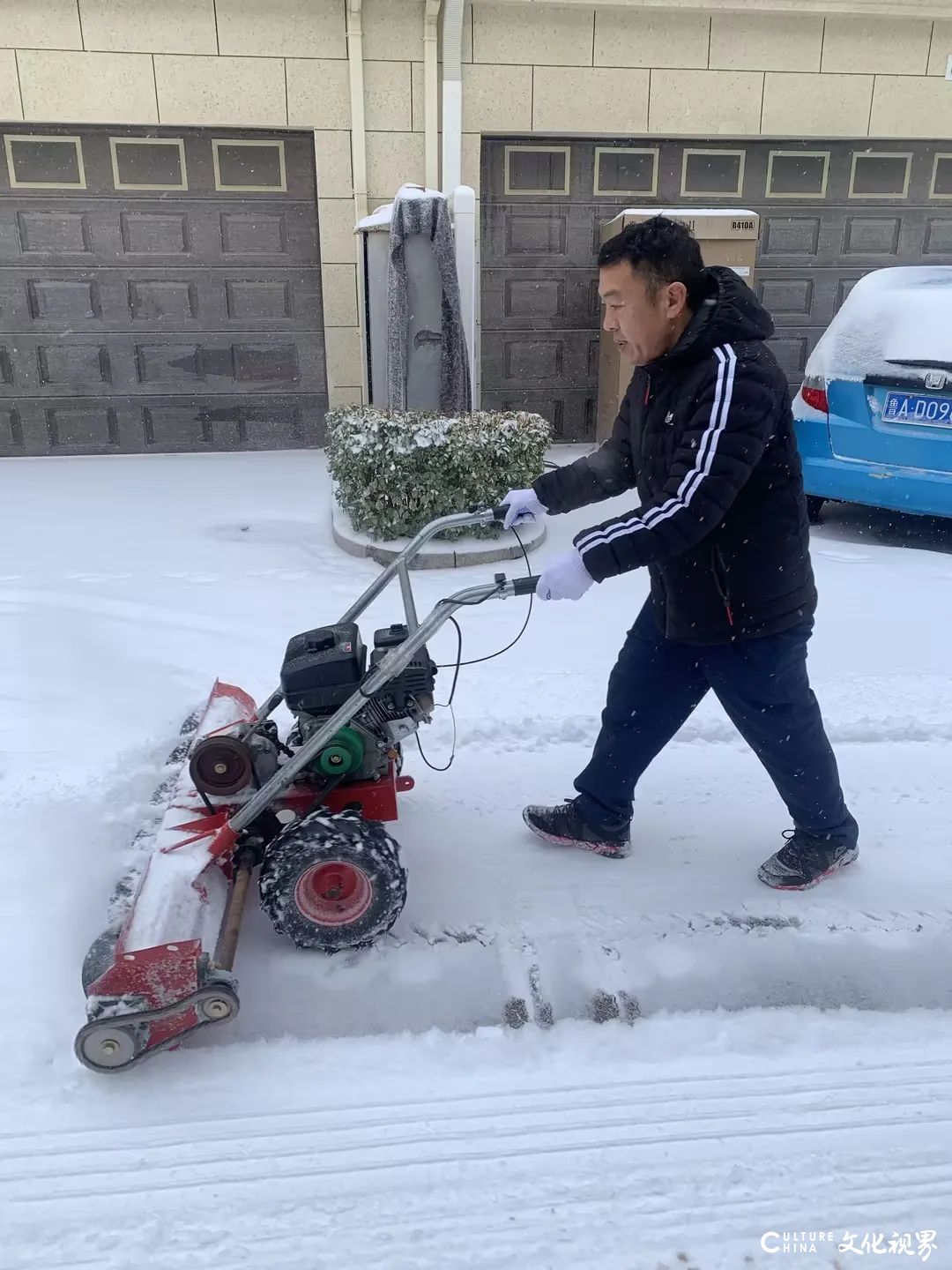 大雪中的守护 | 银丰物业除雪“卷”起来！