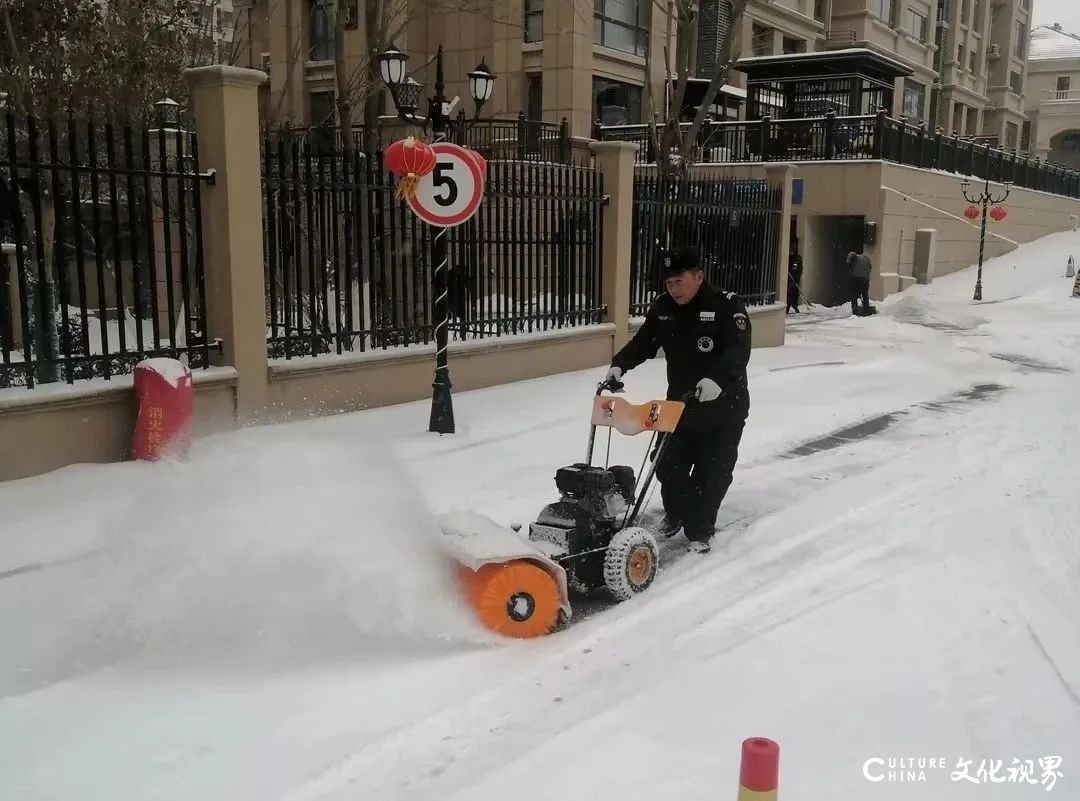 大雪中的守护 | 银丰物业除雪“卷”起来！