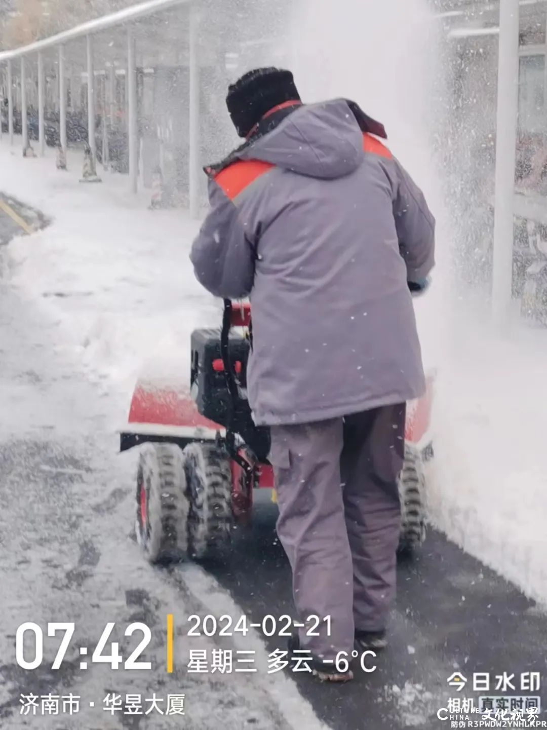 大雪中的守护 | 银丰物业除雪“卷”起来！