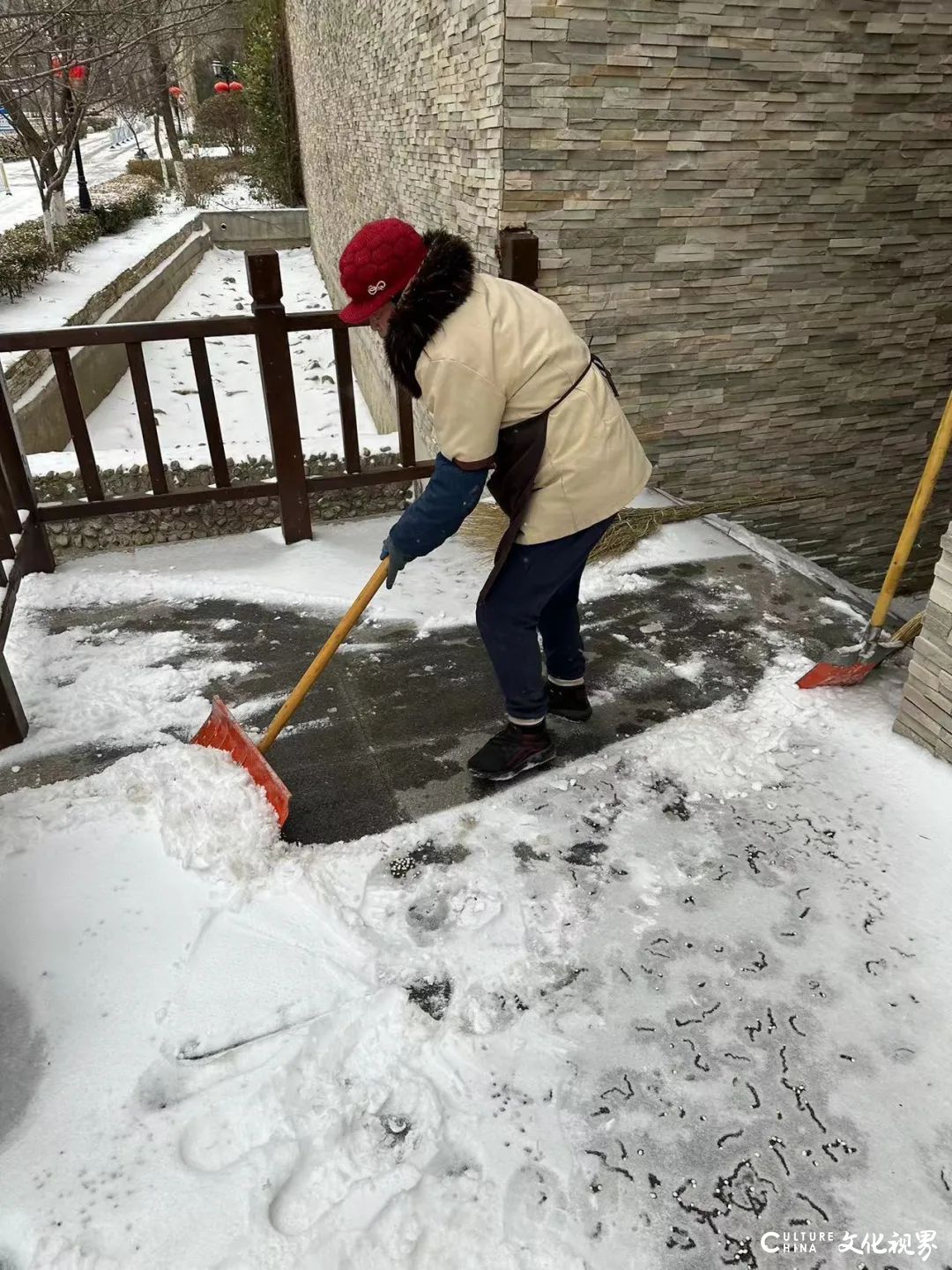 大雪中的守护 | 银丰物业除雪“卷”起来！