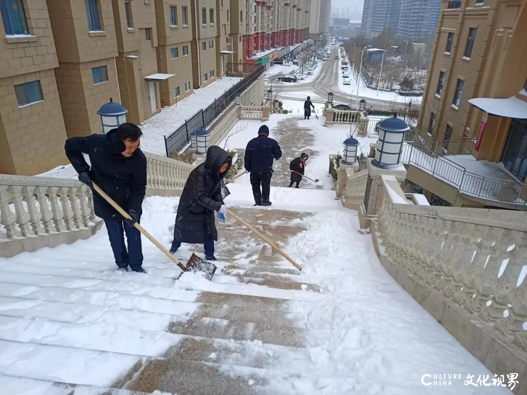 大雪中的守护 | 银丰物业除雪“卷”起来！