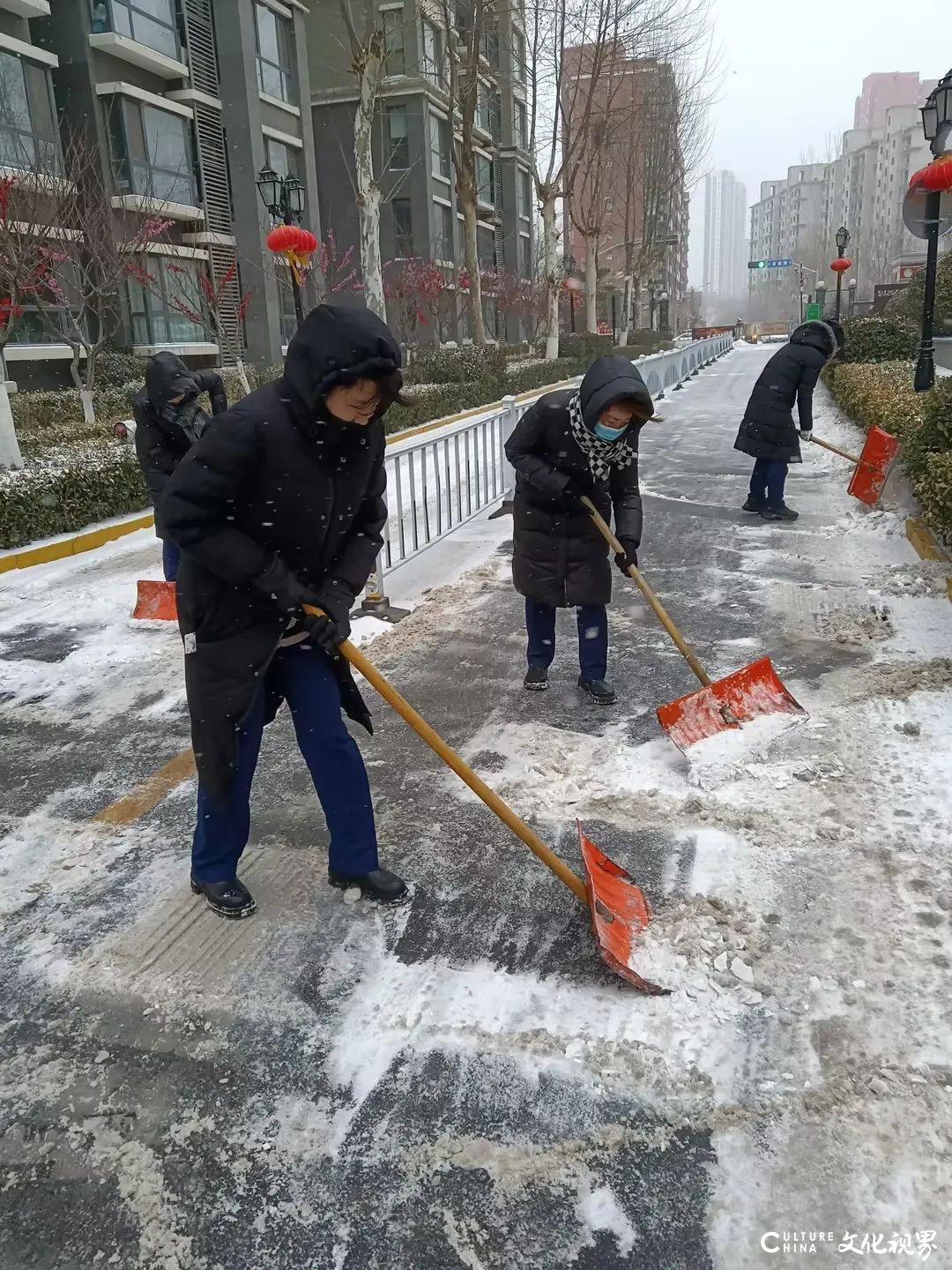 大雪中的守护 | 银丰物业除雪“卷”起来！