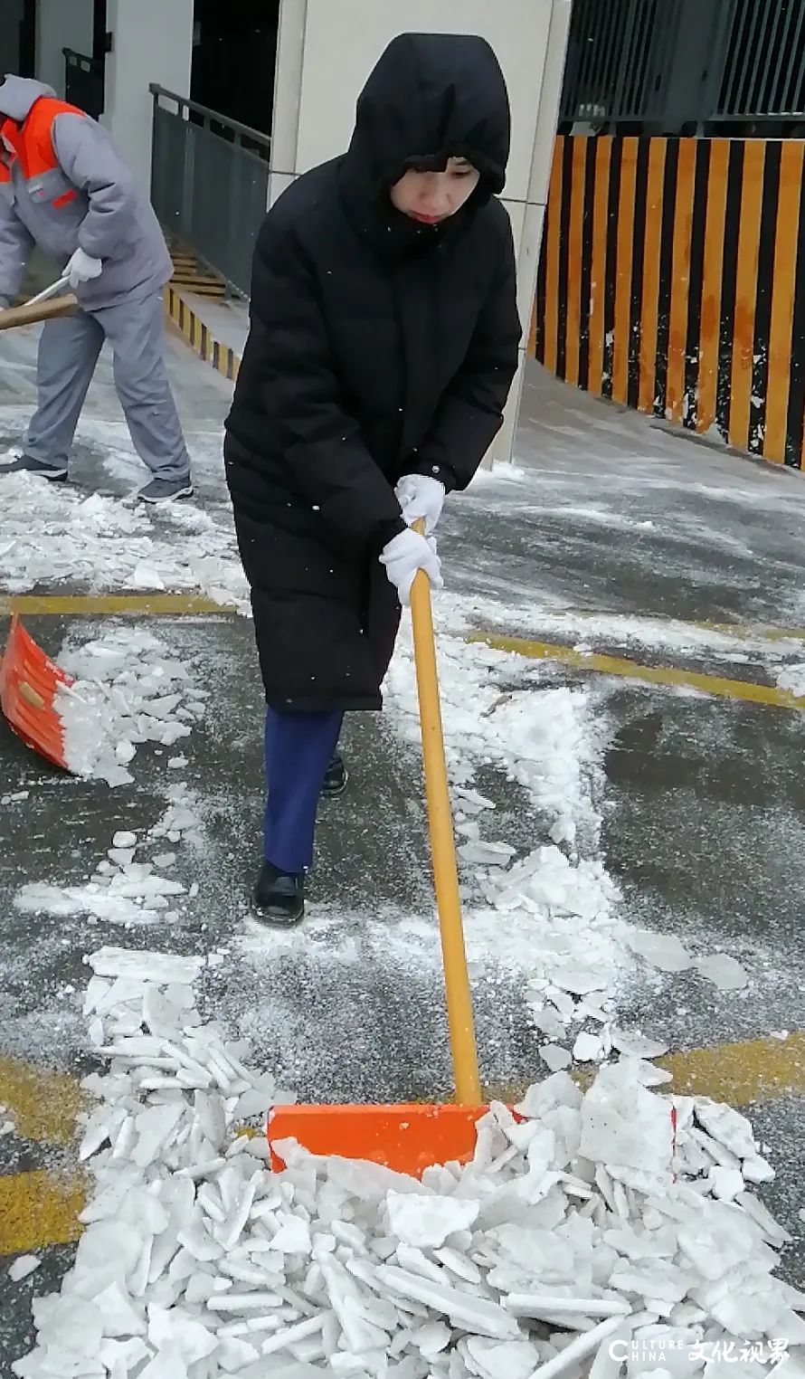 大雪中的守护 | 银丰物业除雪“卷”起来！