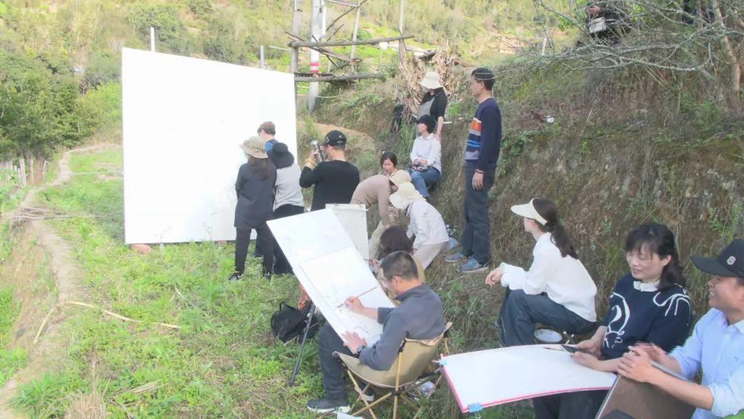 梁明率队开展山水画游学活动，福建漳平东湖古村落写生基地又来画家了！