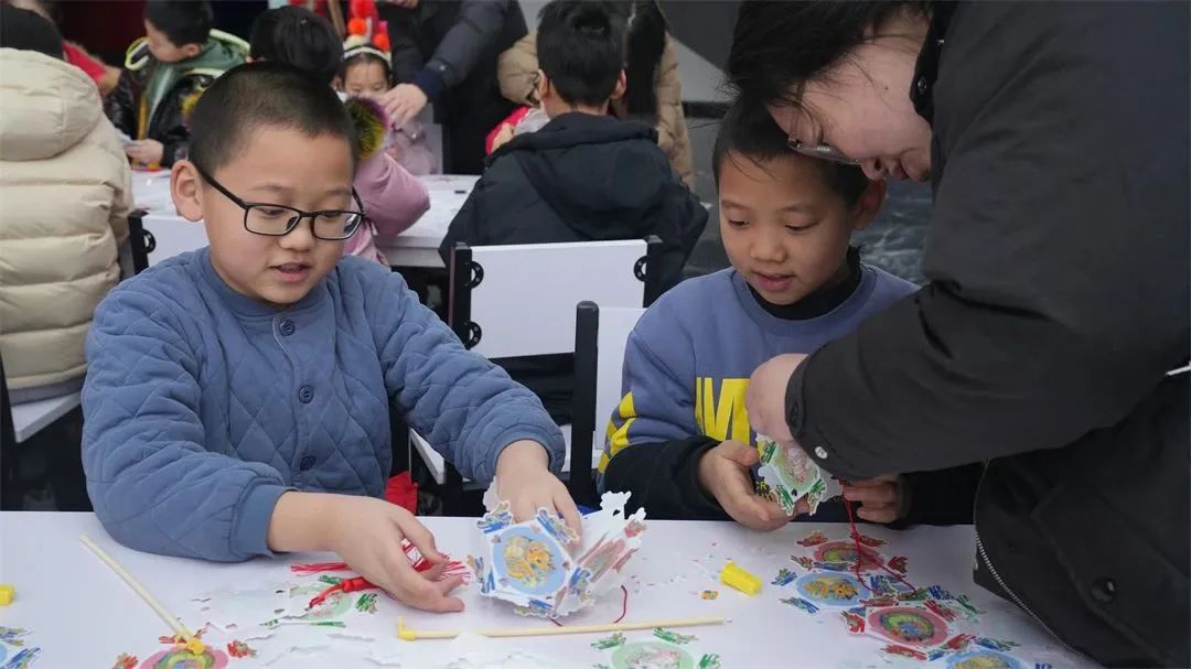 济南市美术馆（济南画院）举办“祥龙闹元宵”花灯DIY制作活动