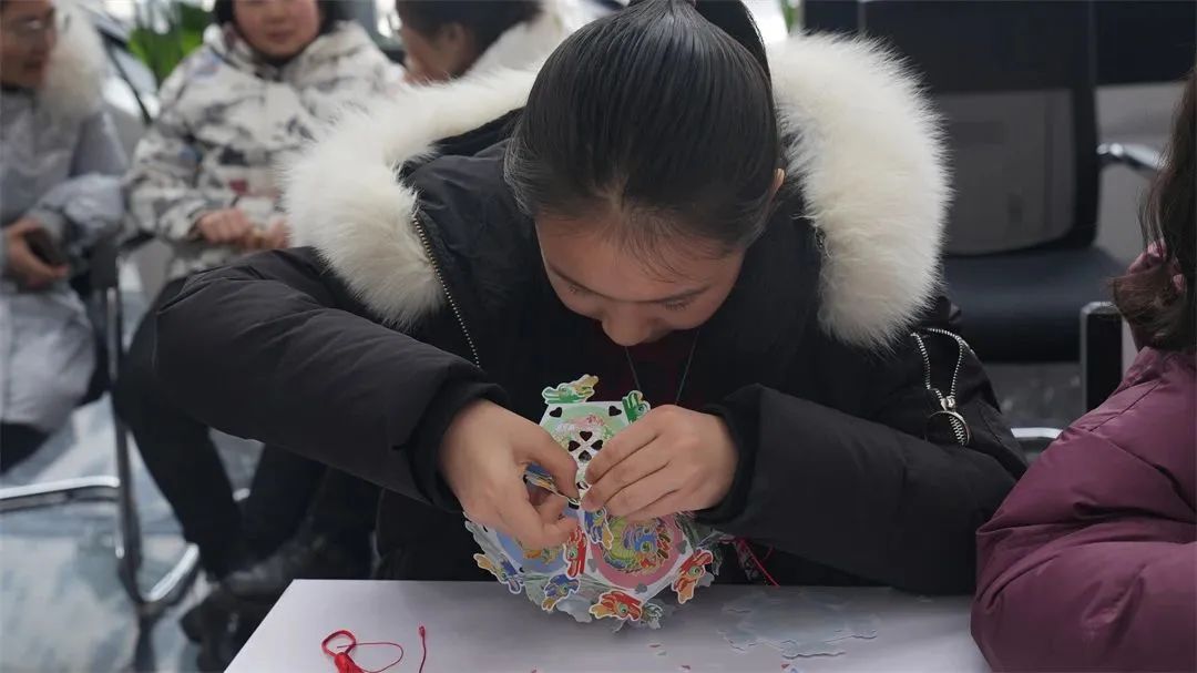 济南市美术馆（济南画院）举办“祥龙闹元宵”花灯DIY制作活动