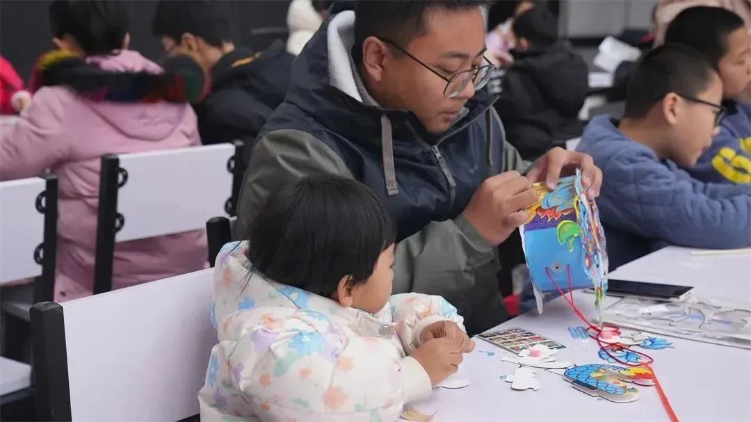 济南市美术馆（济南画院）举办“祥龙闹元宵”花灯DIY制作活动