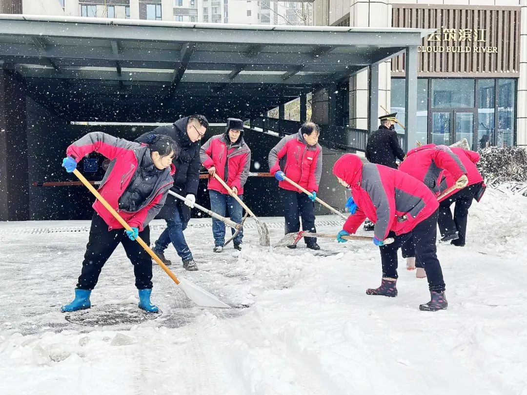 大雪无情，暖心有爱——世茂服务人撑起第一安全伞，为业主排忧解难