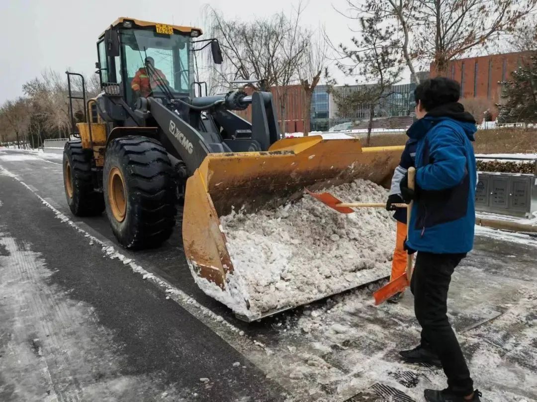 大雪无情，暖心有爱——世茂服务人撑起第一安全伞，为业主排忧解难