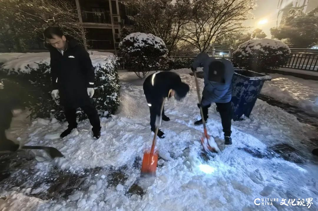 大雪无情，暖心有爱——世茂服务人撑起第一安全伞，为业主排忧解难