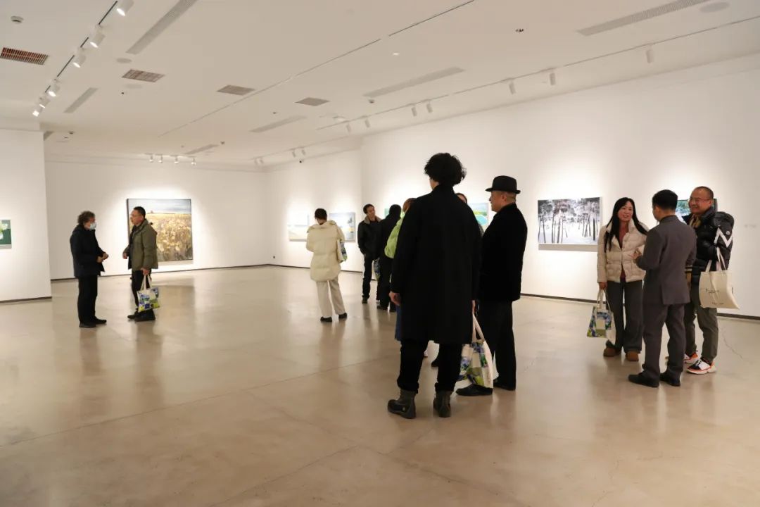 两场名家个展齐聚诸暨丨“天地间——王琨油画作品展”与“繁花间——李江峰油画作品展”同时开幕，展期至5月12日