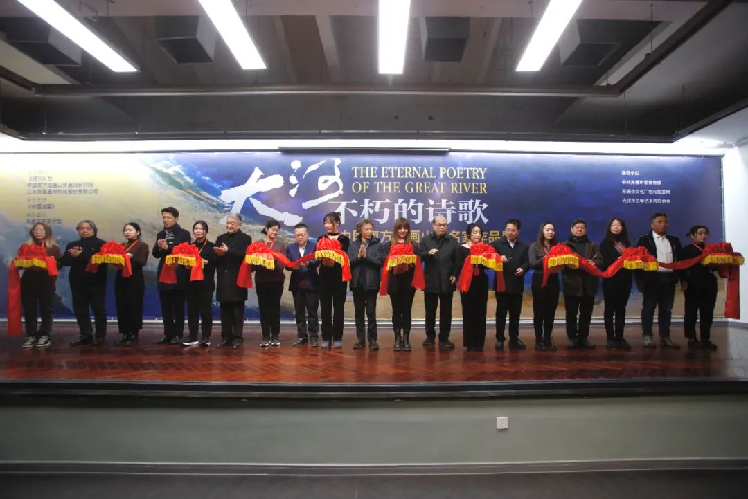 “大河，不朽的诗歌——中国南方油画山水名家作品展”昨日在无锡开展