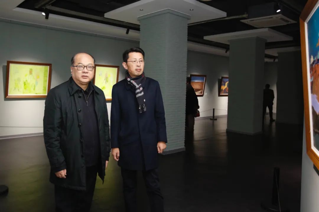 “大河，不朽的诗歌——中国南方油画山水名家作品展”昨日在无锡开展