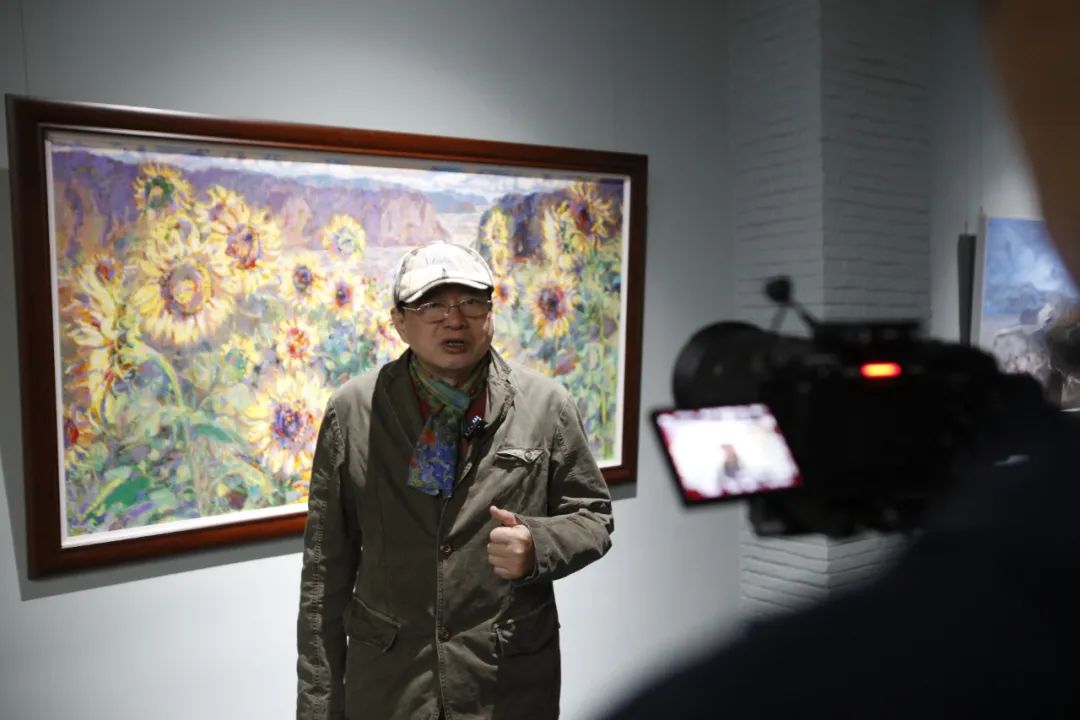 “大河，不朽的诗歌——中国南方油画山水名家作品展”昨日在无锡开展