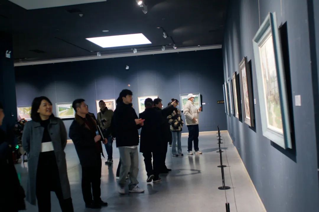 “路过世界——王嵬油画展”在大连隆重开幕