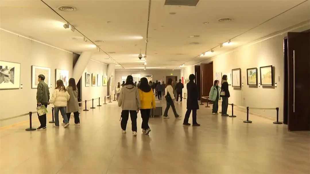 “长城文化主题美术作品与文献研究展”精彩展出中，济南市美术馆邀您共赏万里长城之雄伟