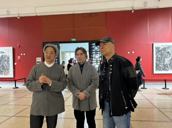 “绿野生辉——买鸿钧艺术展”在云南美术馆启幕，将于4月7日闭幕