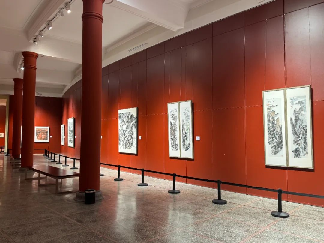“绿野生辉——买鸿钧艺术展”在云南美术馆启幕，将于4月7日闭幕