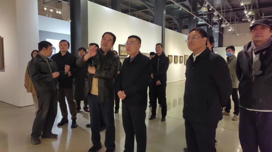 文化和旅游部副部长卢映川、中国艺术研究院院长周庆富一行到中国艺术研究院油画院调研并观展