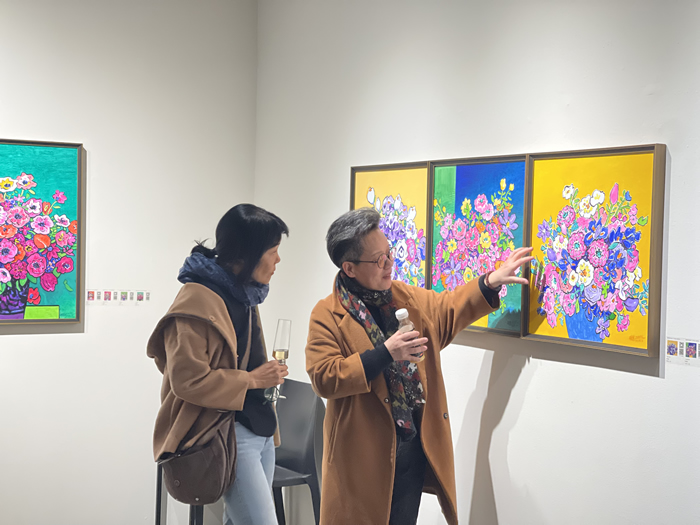 一个花香四溢、充满温度的展览，“心随花开——徐明慧绘画作品展”在京如春绽放