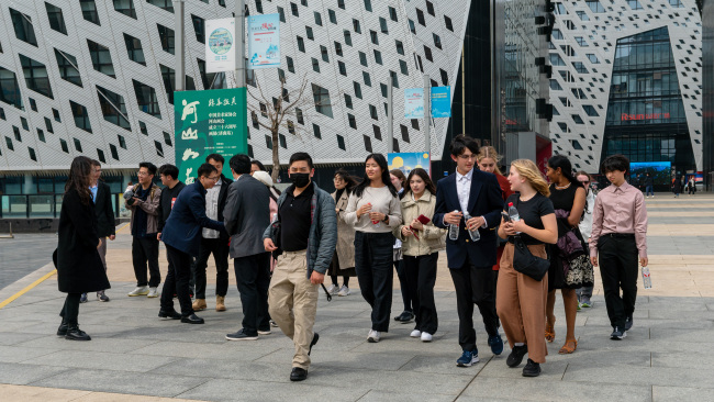 美国青少年走进济南市美术馆（济南画院），开启了一场中华传统文化艺术之旅