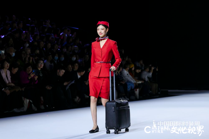 迪尚集团携手北服推出时尚工装 亮相中国国际时装周