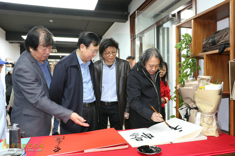 “畅神——李旭飞山水画作品展”在天津崇德美术馆开幕