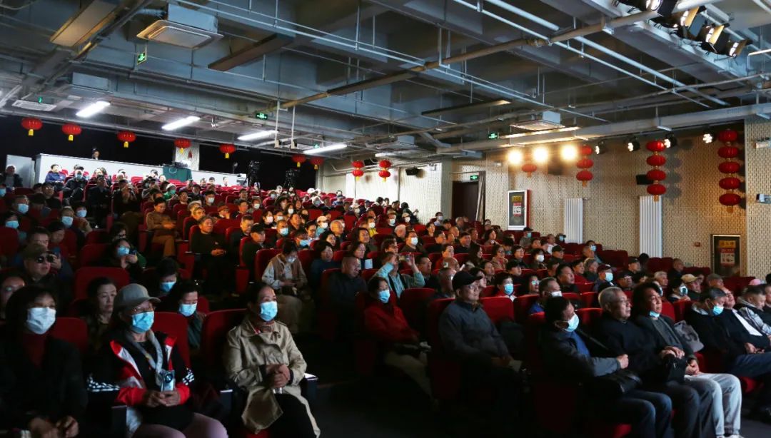 由著名书法家范国强主讲，青岛市老年大学举办“康有为书法漫谈”专题讲座