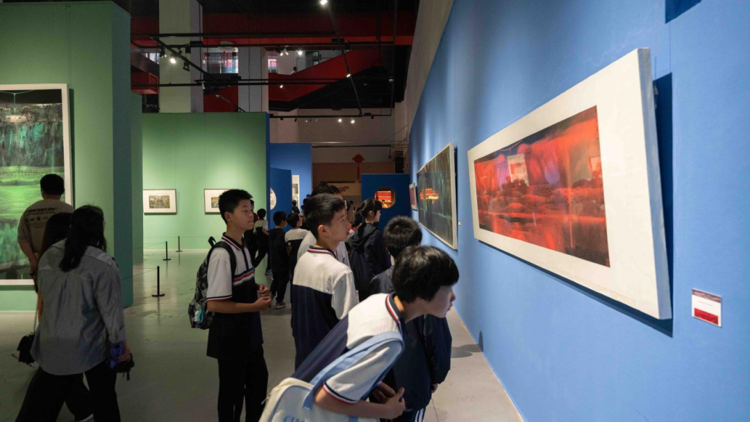“天地人和·大道不孤——卢禹舜中国画作品展”在重庆美术馆开幕，展期至5月15日