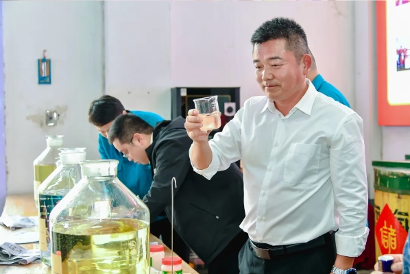 花冠酒业副总经理姚元滋荣获“中国白酒首席品酒师”称号