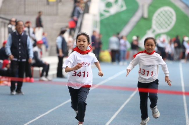 校园家社共运动，赋能成长共育人 ——济南奥龙小学举行2024年春季运动会暨落实高新区“三引导”工程家校社共建系列活动