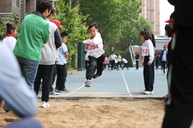 校园家社共运动，赋能成长共育人 ——济南奥龙小学举行2024年春季运动会暨落实高新区“三引导”工程家校社共建系列活动