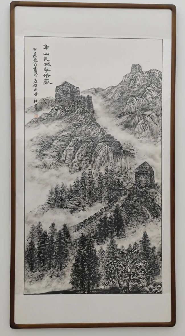 展出60余幅中国山水画作品，“弘美秦皇岛——第二届王界山师生写生作品展”开幕