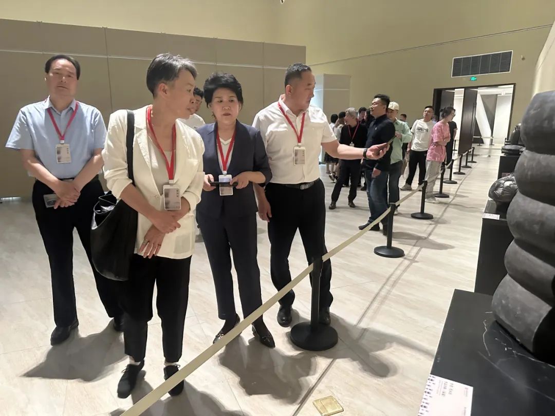 山艺国家艺术基金项目“龙山黑陶”现代艺术作品全国巡展在济南市美术馆开幕