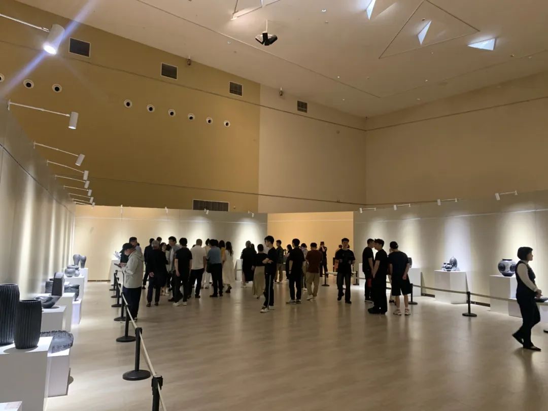 山艺国家艺术基金项目“龙山黑陶”现代艺术作品全国巡展在济南市美术馆开幕