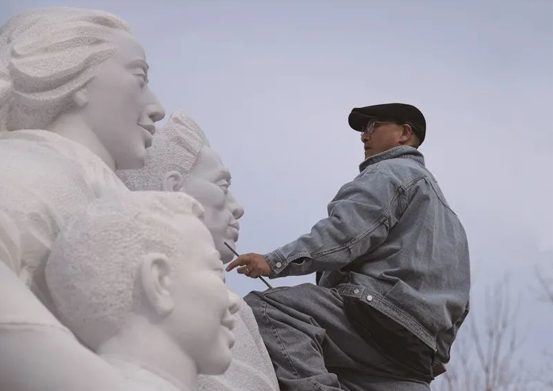 曾成钢的雕塑艺术丨霸气的力量