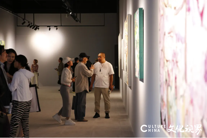 诗意与哲学、形式与意境的巧妙融合，“我爱你——闫平油画展”在京开幕，展期至7月19日