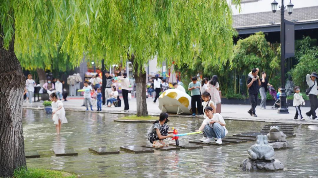 演出电影读书会……本周来印象济南·泉世界赴一场与初夏的约会吧！