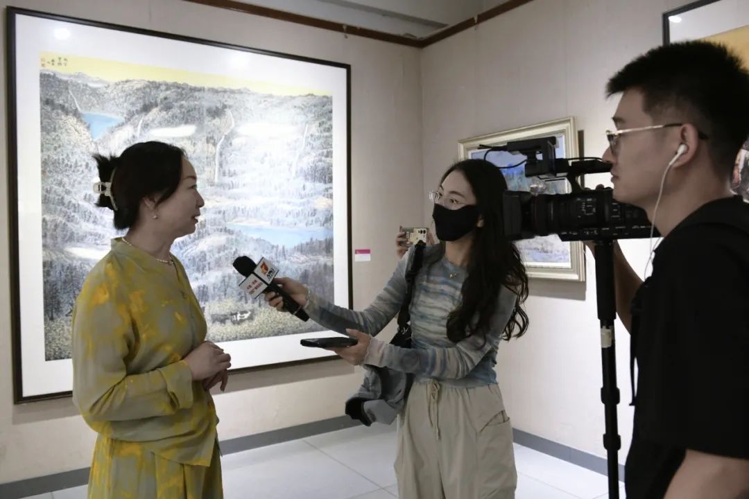 “致敬戈壁母亲——全国女画家美术作品展”在新疆乌鲁木齐市美术馆隆重开幕