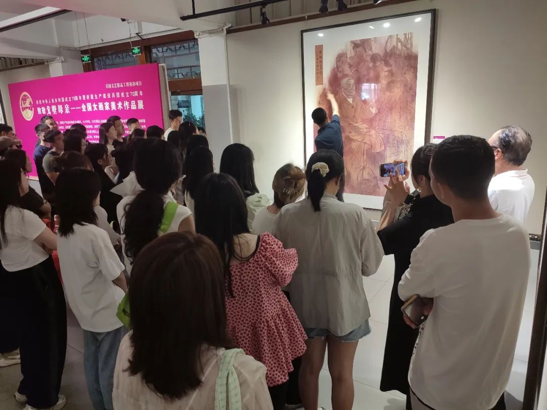 “致敬戈壁母亲——全国女画家美术作品展”在新疆乌鲁木齐市美术馆隆重开幕