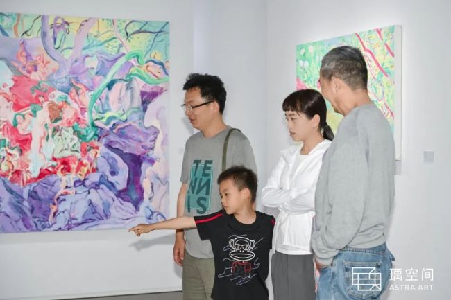 在世界的角落观望，“离心力——焦小健个展”在上海开幕，展期至7月22日