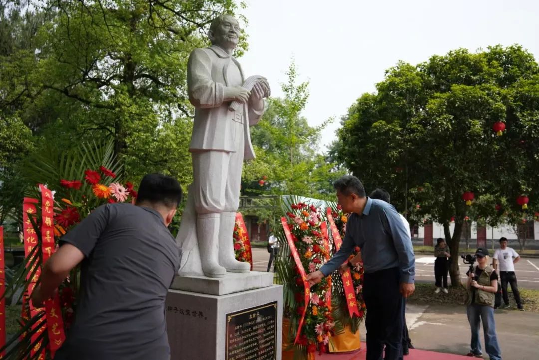 山艺院长徐青峰出席袁隆平院士纪念缅怀活动暨画像捐赠仪式