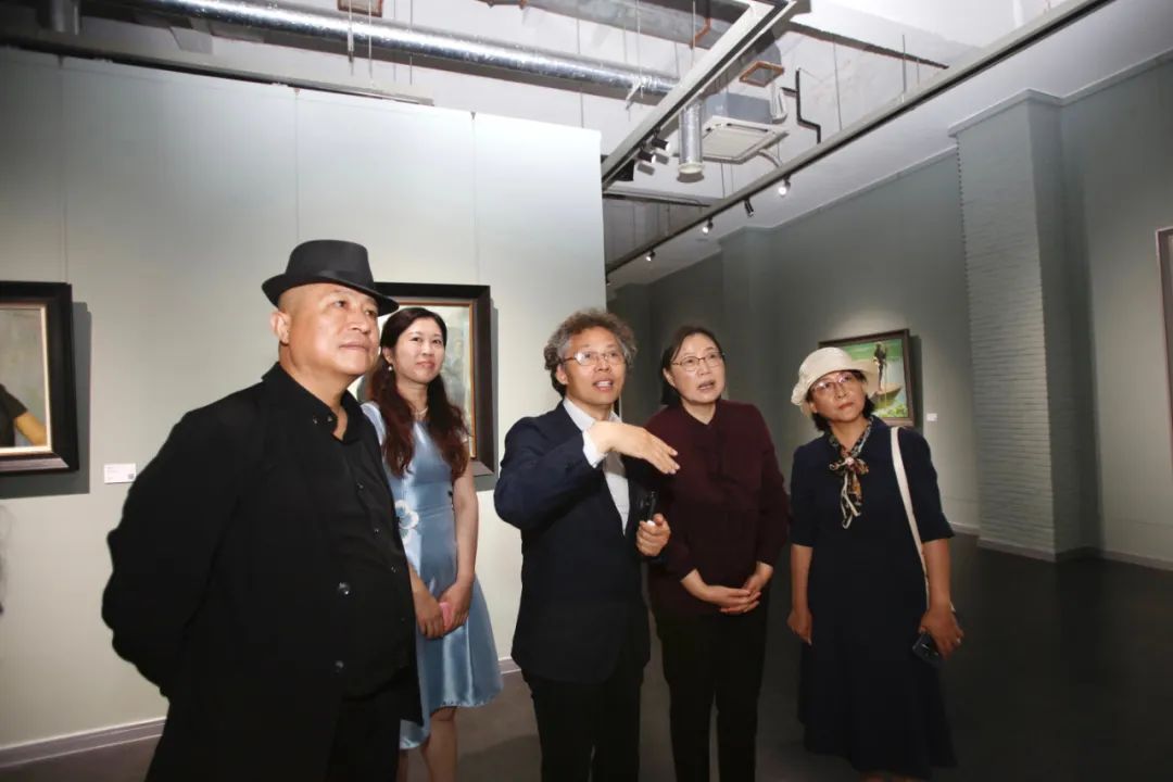 “人生风景——曲湘建油画作品展”昨日在无锡开幕，展览持续至6月14日