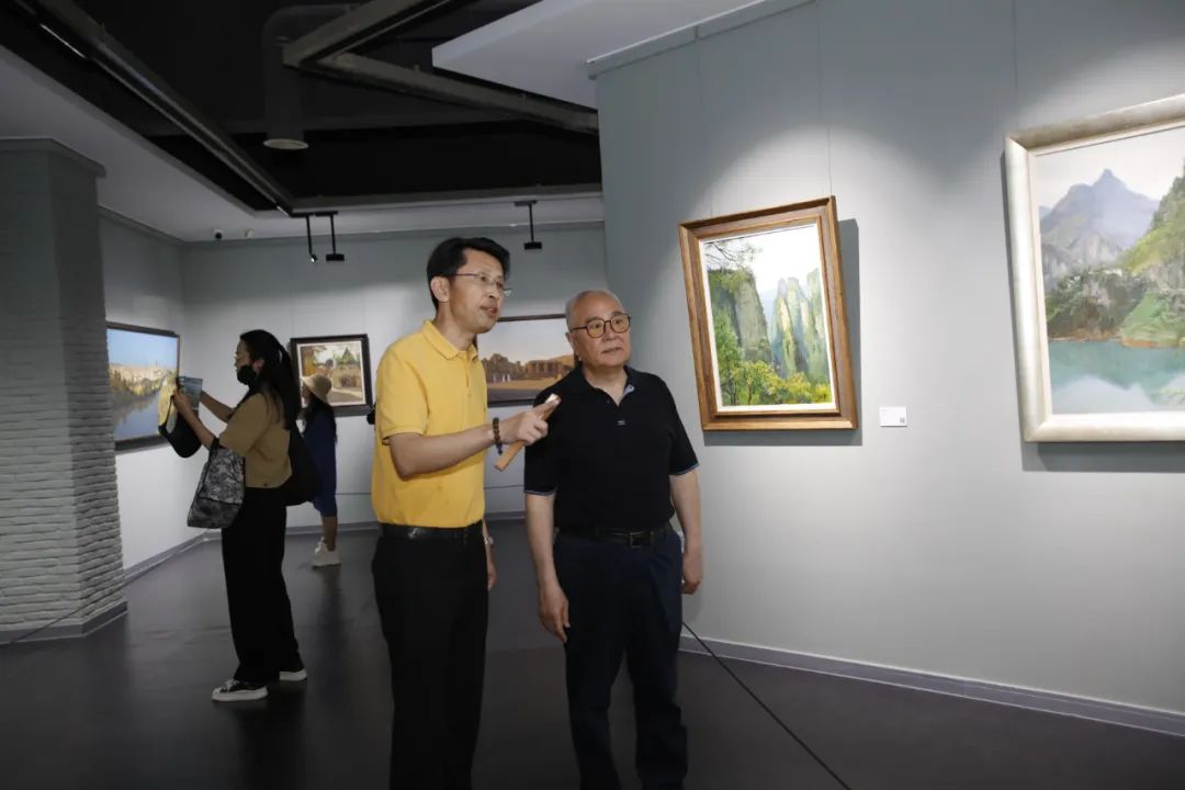 “人生风景——曲湘建油画作品展”昨日在无锡开幕，展览持续至6月14日