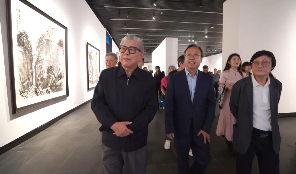 “丹青壮怀”徐里艺术作品展隆重亮相贵州美术馆，75件作品礼献建国75周年