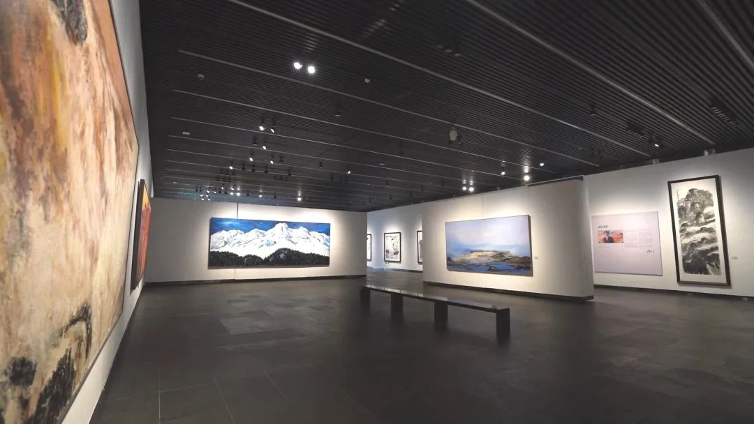 “丹青壮怀”徐里艺术作品展隆重亮相贵州美术馆，75件作品礼献建国75周年