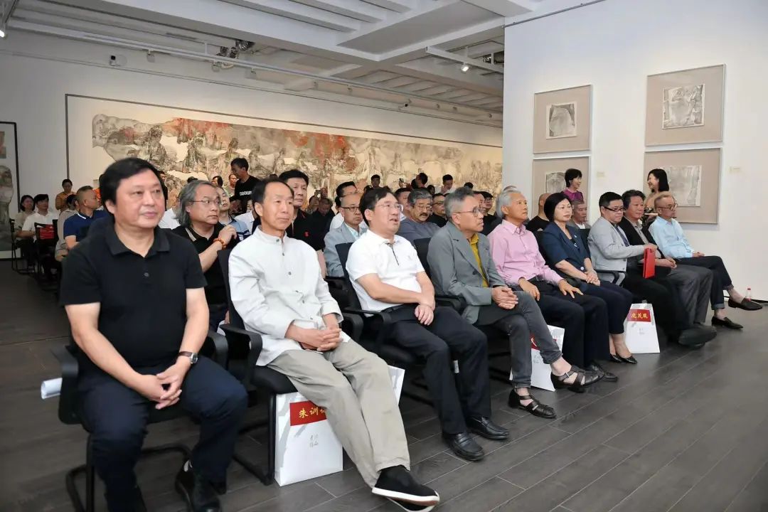 “圣迹刻墨——邓建强水墨艺术展”在湖南省画院美术馆开幕，展期至6月20日